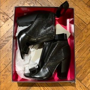 New women’s Kelsi Dager Betta leather platform